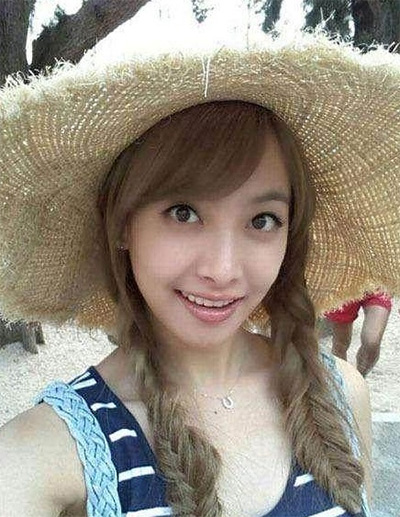 看看女星們花式戴草帽的帽子戲法！
